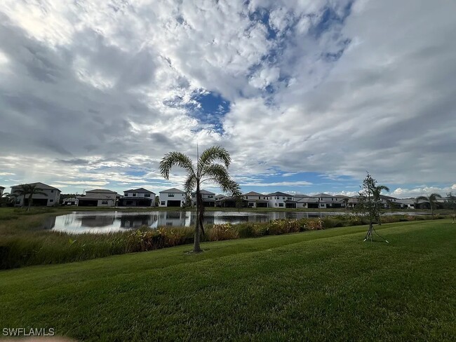 20463 Estero Xing Blvd in Estero, FL - Foto de edificio - Building Photo