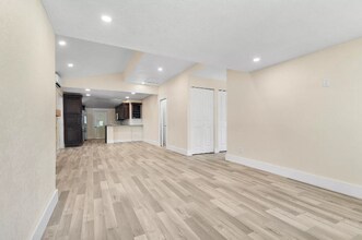 710 S Pine St in Lake Worth Beach, FL - Building Photo - Building Photo