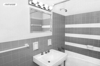 230 E 79th St in New York, NY - Building Photo - Building Photo