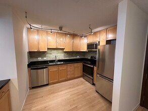 360 E Randolph St, Unit 606 in Chicago, IL - Building Photo - Building Photo