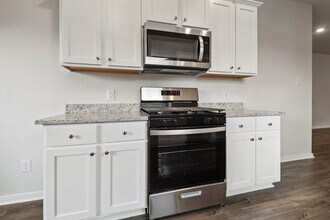 16430 Honeysuckle Hl Dr in Conroe, TX - Building Photo - Building Photo