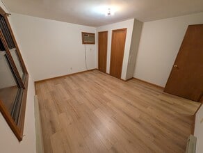 32 Willow St, Unit 32 Willow 1st Floor in Torrington, CT - Building Photo - Building Photo