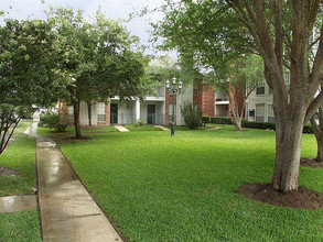 MADISON APARTMENTS in Houston, TX - Foto de edificio - Building Photo