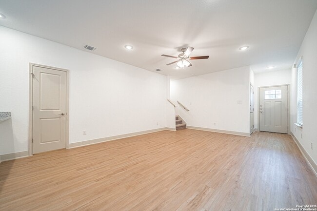 10215 Tulipwood Run in San Antonio, TX - Foto de edificio - Building Photo