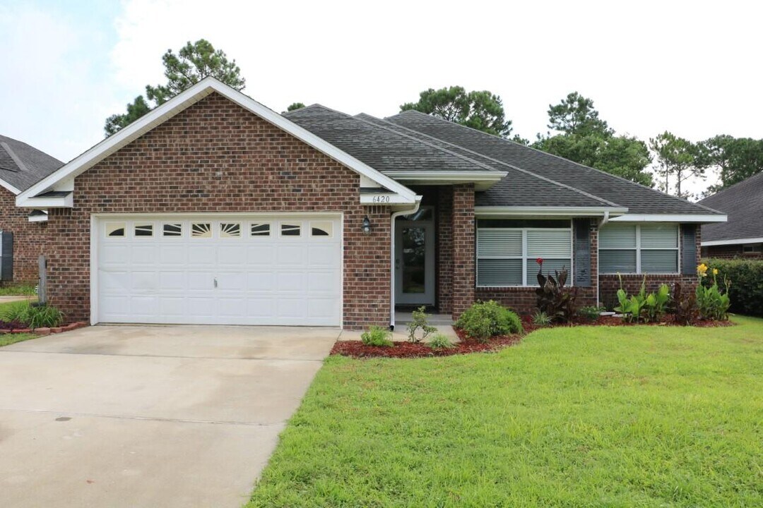 6420 Old Harbor Ct in Gulf Breeze, FL - Building Photo