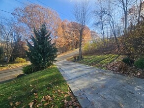 208 Sanderson St in Throop, PA - Building Photo - Building Photo