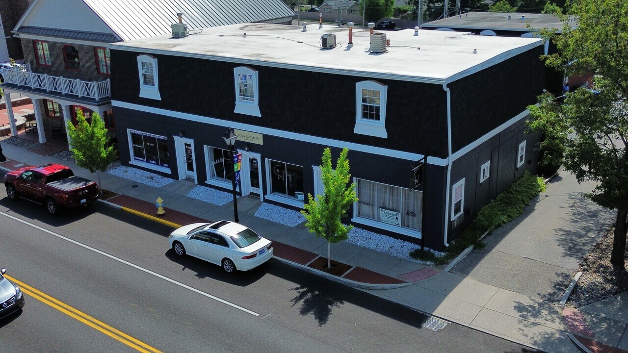 10524 Watterson Trail, Unit Pena Building 1 BR in Louisville, KY - Foto de edificio