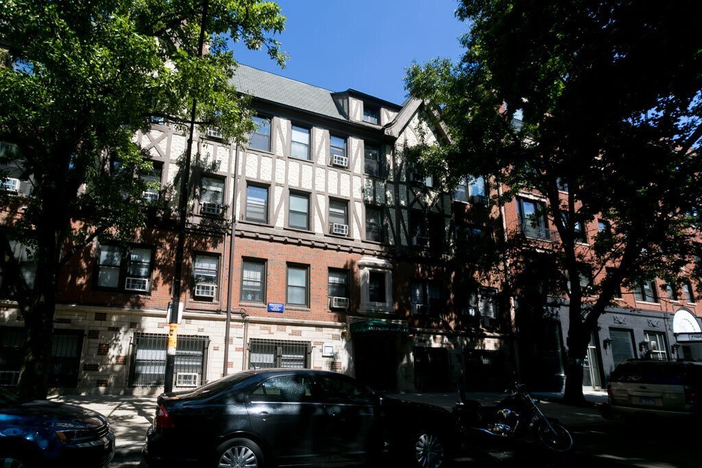 541 W Arlington Pl in Chicago, IL - Foto de edificio
