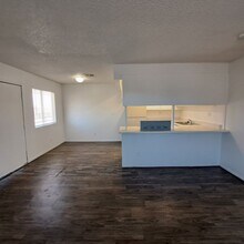 147 Westminster Way in Henderson, NV - Building Photo - Building Photo