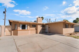 2016 Embrey Ave in Las Vegas, NV - Building Photo - Building Photo