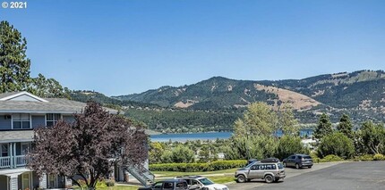 714 Cascade Ave in Hood River, OR - Building Photo - Building Photo