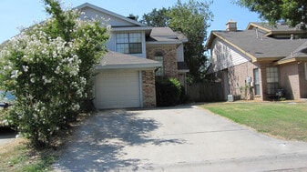 313 Benjamin St in Denton, TX - Building Photo