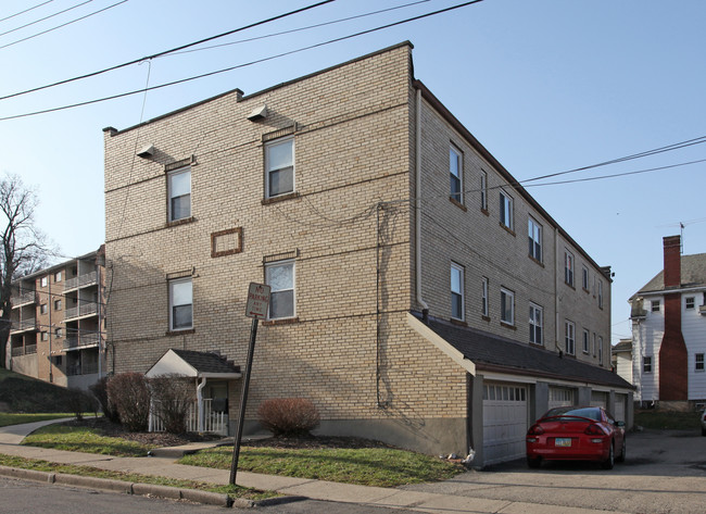 5297 Montgomery Rd in Cincinnati, OH - Building Photo - Building Photo