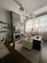 2750 N Wayne Ave, Unit M in Chicago, IL - Building Photo