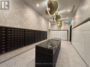 180 Front St E in Toronto, ON - Building Photo - Building Photo