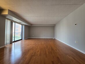 1243 Beacon St, Unit 2D in Brookline, MA - Foto de edificio - Building Photo
