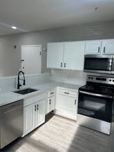 Austin Manor Apartments in Philadelphia, PA - Foto de edificio - Building Photo