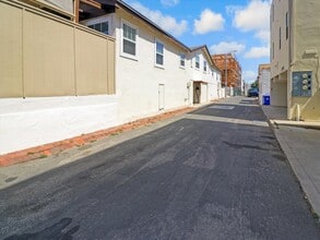 218 25th Pl in Manhattan Beach, CA - Building Photo - Building Photo