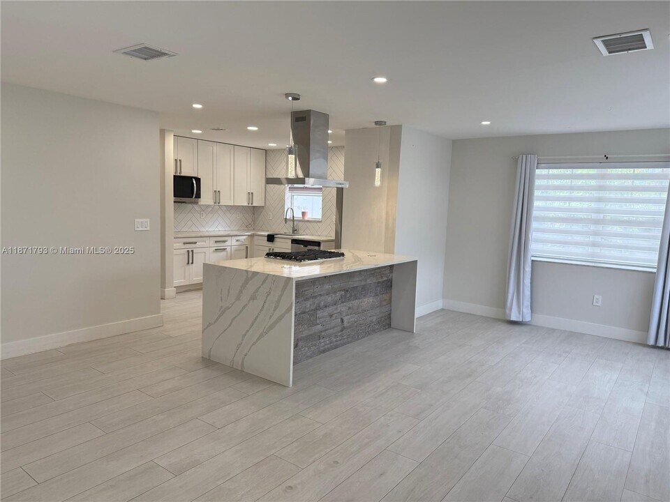 1901 Montague St in Lake Worth Beach, FL - Building Photo