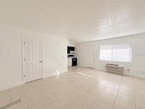 3301 58th Ave S-Unit -301 in St. Petersburg, FL - Building Photo - Building Photo