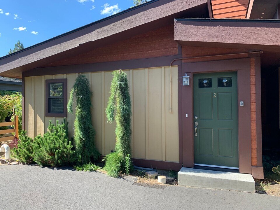 19895 Alderwood Cir in Bend, OR - Building Photo