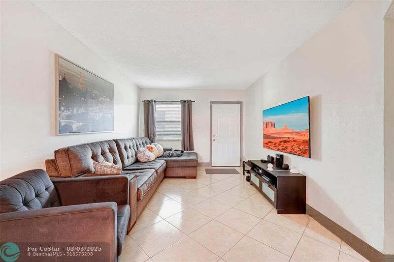 5461 W 24th Ave in Hialeah, FL - Building Photo