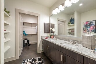 301 Flower Mound in Flower Mound, TX - Foto de edificio - Building Photo