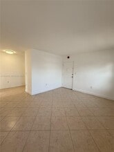 5165 W Flagler St in Coral Gables, FL - Building Photo - Building Photo