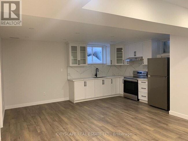 property at 528 Valhalla Cres