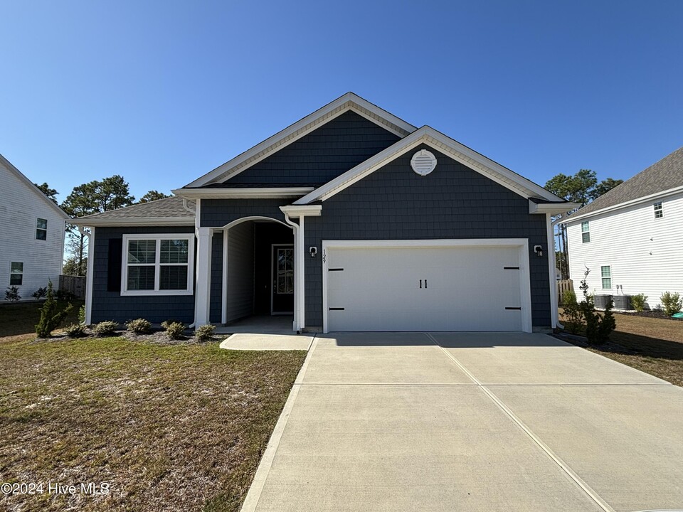 129 Ballantine Grv Ln in Newport, NC - Building Photo