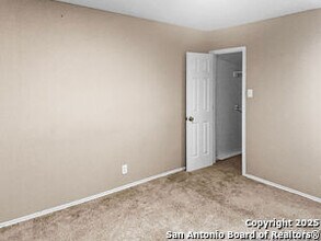 903 Saxonhill Dr in San Antonio, TX - Building Photo - Building Photo