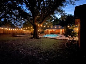 6624 Windrock Rd in Dallas, TX - Building Photo - Building Photo