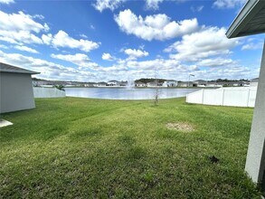 4295 Southern Vis Lp in St. Cloud, FL - Foto de edificio - Building Photo