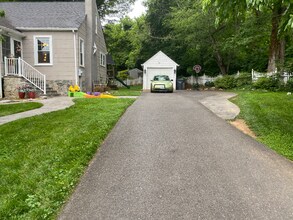 2810 Rosemary Ln in Falls Church, VA - Building Photo - Building Photo