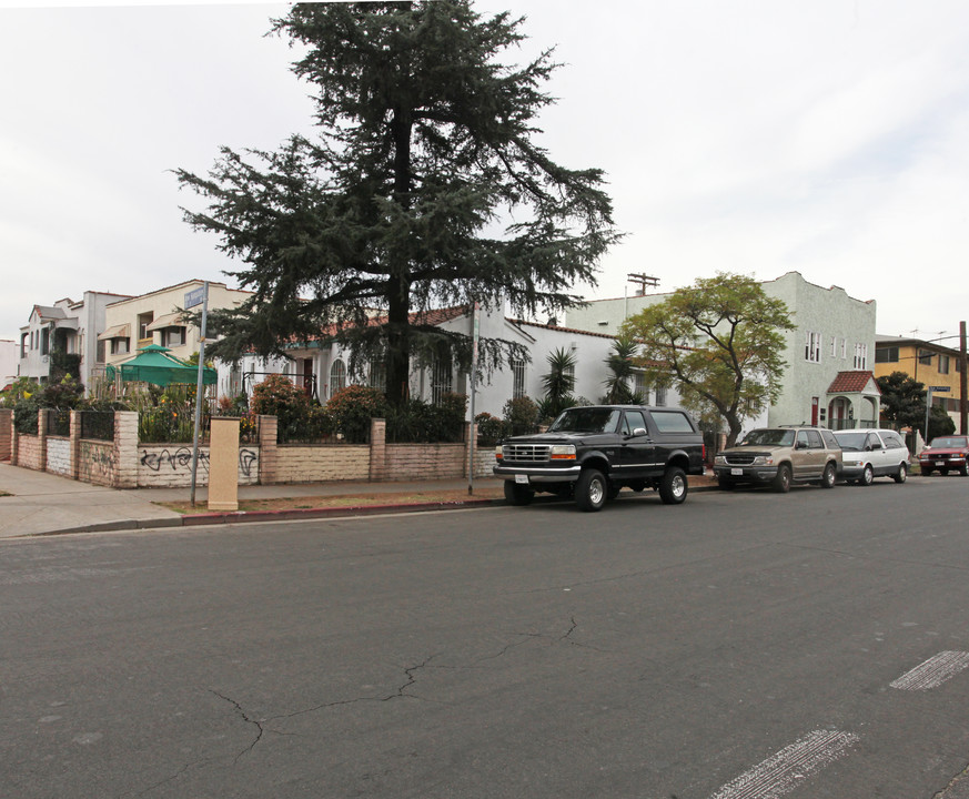 1187 N New Hampshire Ave in Los Angeles, CA - Building Photo