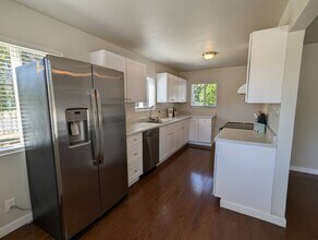 821 S 117th St, Unit 821 117th St S, Tacoma, WA 98444 in Tacoma, WA - Building Photo - Building Photo