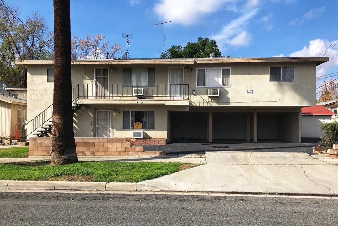 4211 11th St in Riverside, CA - Building Photo