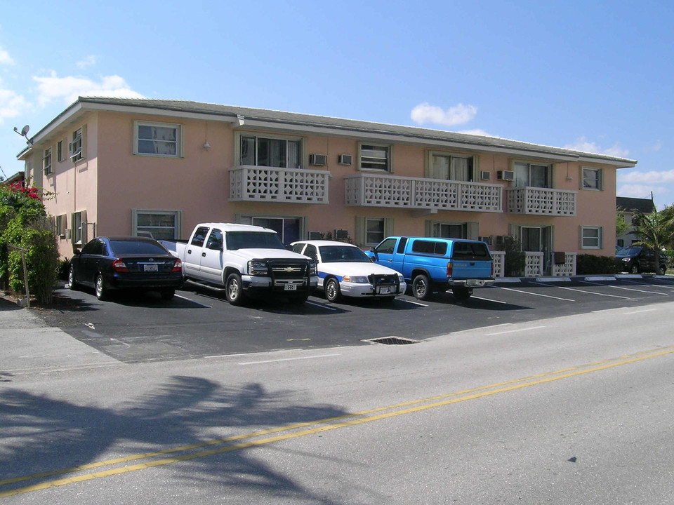 Palm Beach Shores in West Palm Beach, FL - Building Photo