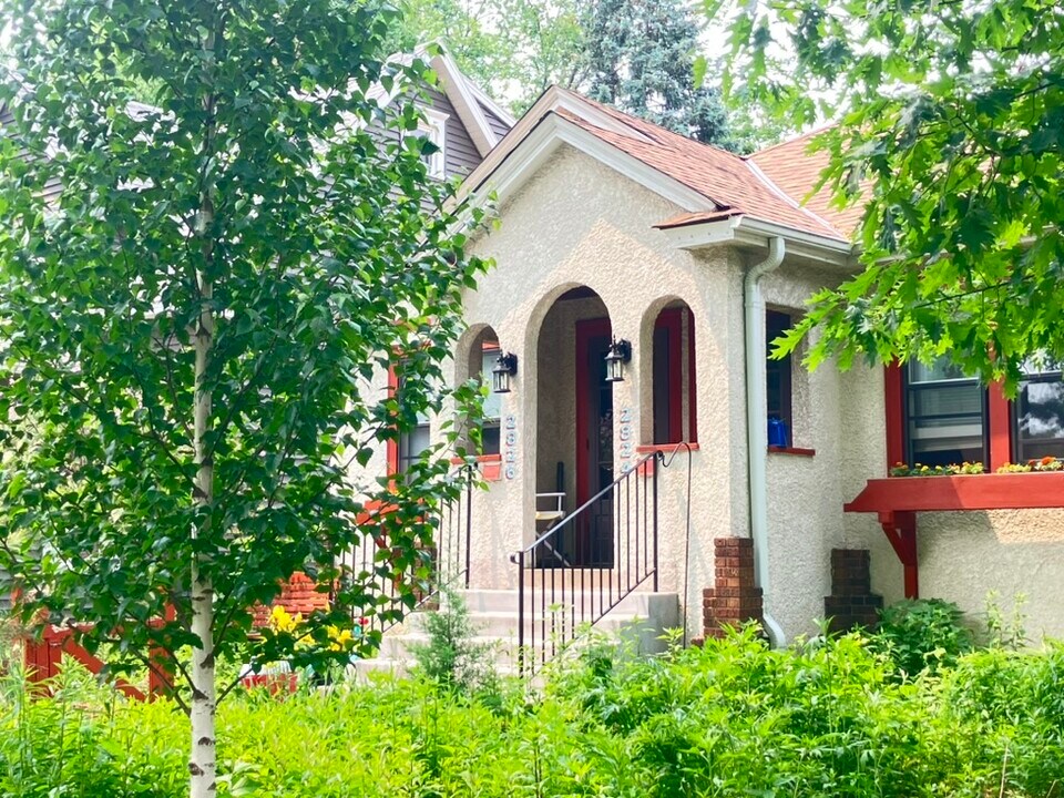 2826 S 39th Ave in Minneapolis, MN - Building Photo