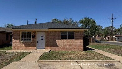 2302 40th St, Unit B in Lubbock, TX - Foto de edificio - Building Photo