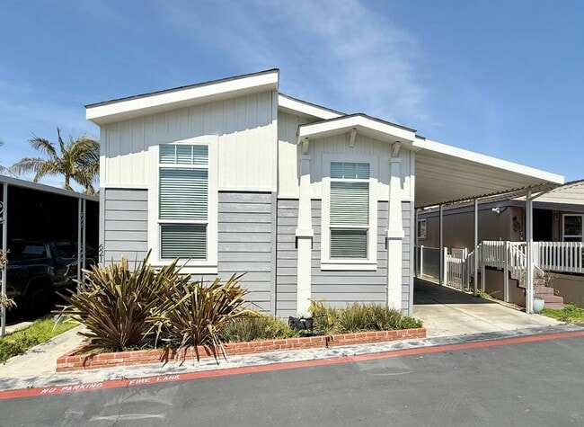 80 Huntington St in Huntington Beach, CA - Building Photo - Building Photo