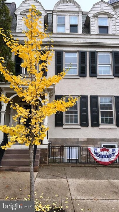 40 E Court St in Doylestown, PA - Building Photo