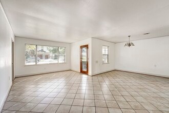 5004 Holt St in Bellaire, TX - Building Photo - Building Photo