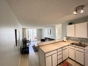 2452 Tusitala St in Honolulu, HI - Building Photo - Building Photo