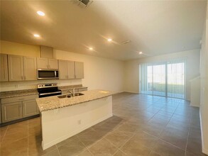 1371 Isleta Lp in Kissimmee, FL - Building Photo - Building Photo