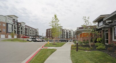 Summit Square in Lee's Summit, MO - Foto de edificio - Building Photo