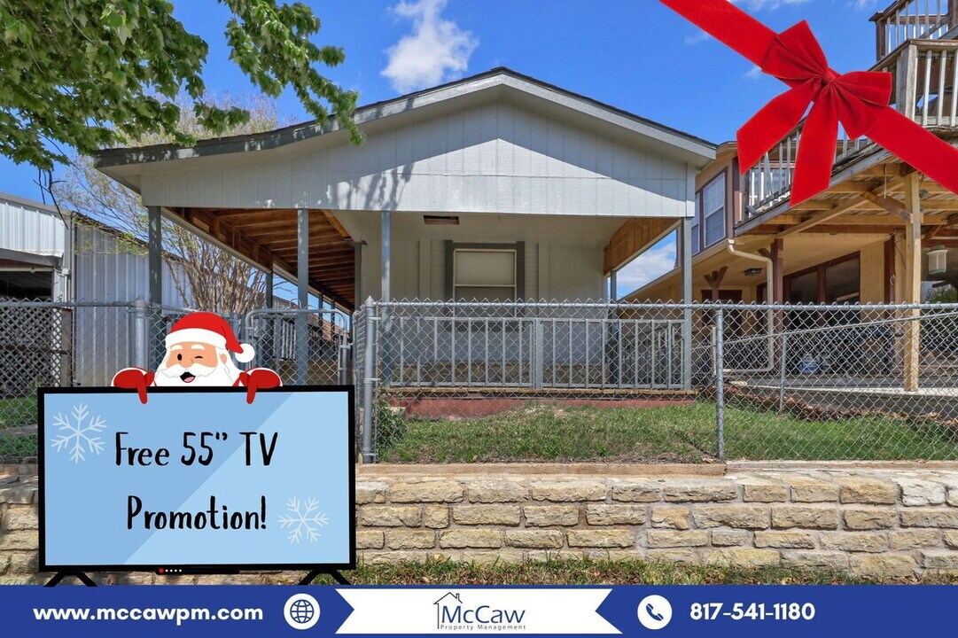 6516 Blue Water Ct in Granbury, TX - Building Photo