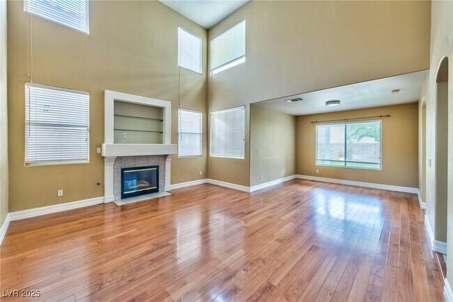 3520 Tuscany Village Dr in Las Vegas, NV - Building Photo - Building Photo