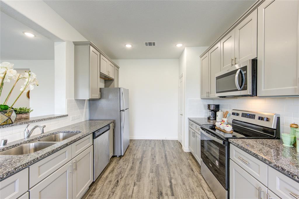 1088 Rd 5102 in Cleveland, TX - Building Photo
