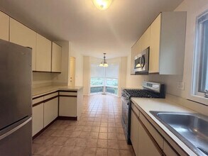 1 Spring Pond Dr in Ossining, NY - Building Photo - Building Photo